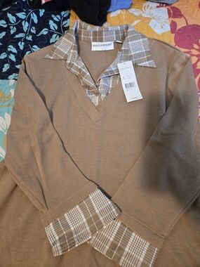Rebecca Malone Men’s Tan Layered V‑Neck Sweater with Plaid Collar